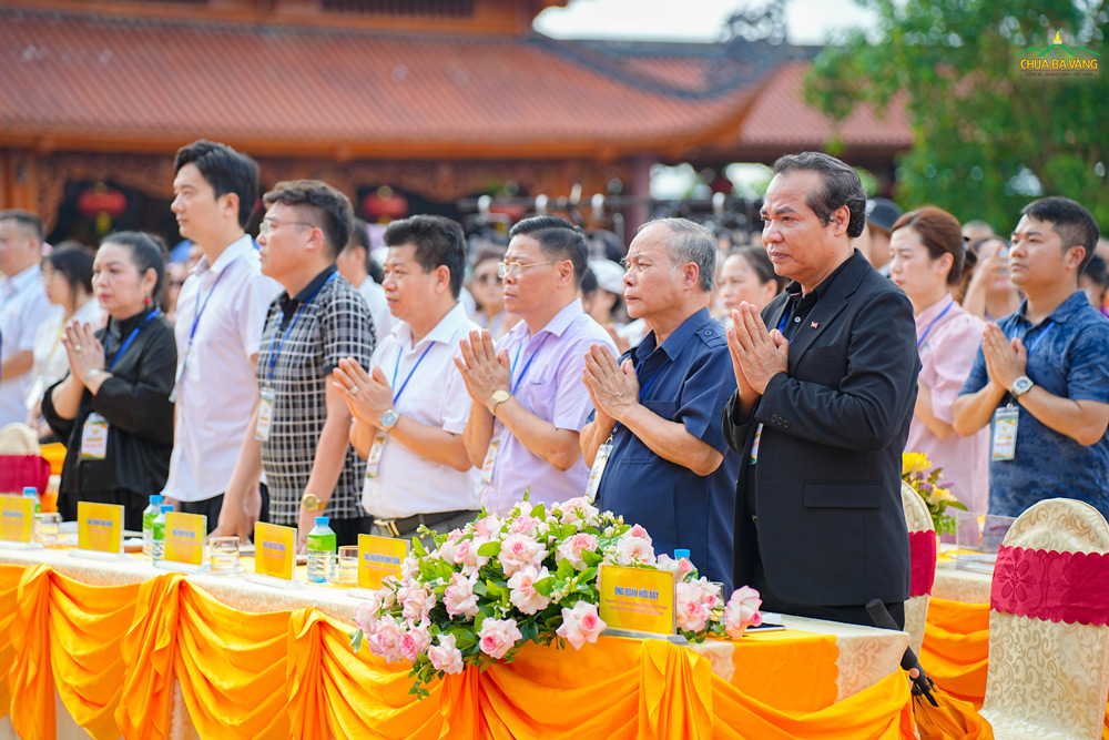 Các lãnh đạo, đại biểu tham dự Đại lễ Phật đản 2024