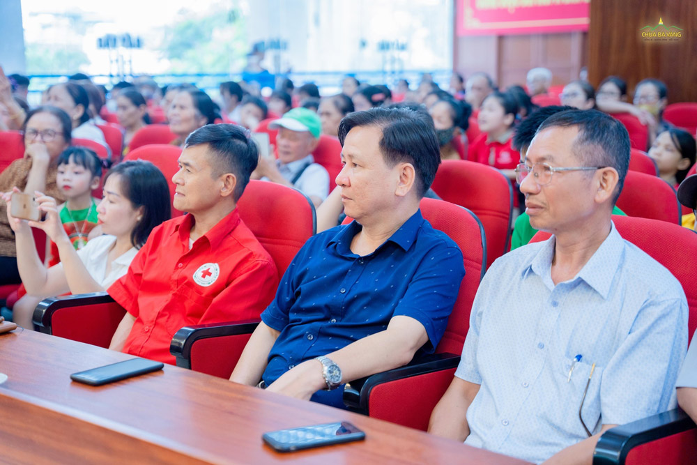 Đại diện chính quyền phường Quang Trung tham dự lễ phát động Tháng hành động vì trẻ em và khai mạc các hoạt động hè năm 2024.  