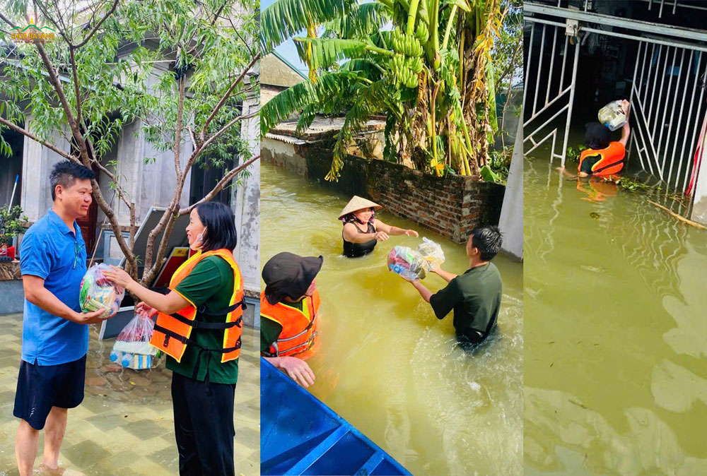 Các Phật tử di chuyển đến gia đình người dân để gửi tặng đồ ăn, nước uống.