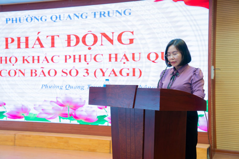 Bà Vũ Thị Hồng Nhung - Bí thư Đảng ủy phường Quang Trung phát biểu tại chương trình