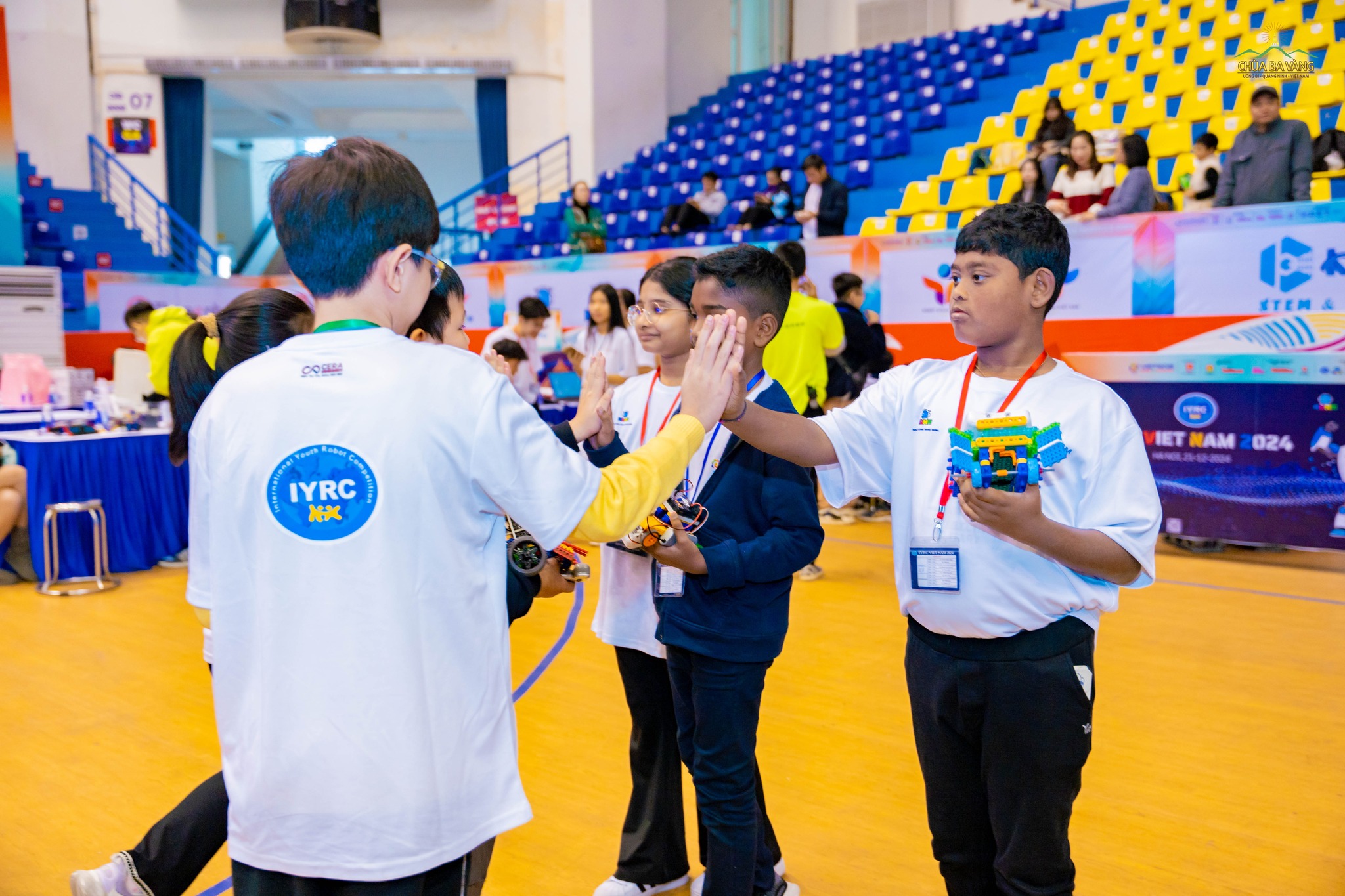 Cuộc thi không chỉ là sân chơi trí tuệ mà còn mở ra cơ hội để học sinh Việt Nam giao lưu với các bạn học sinh quốc tế