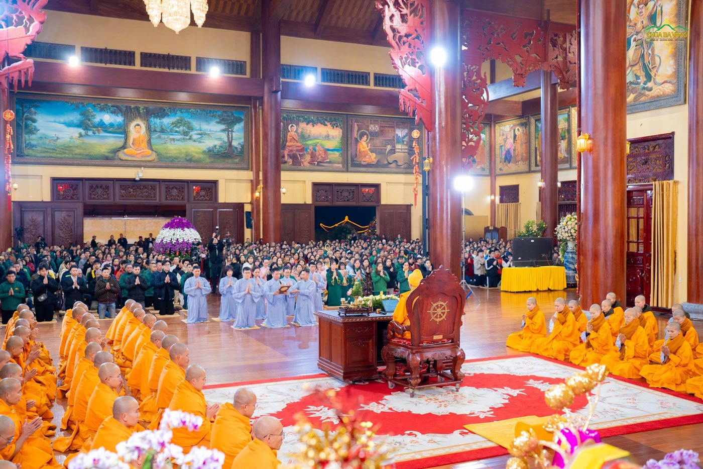 Trong buổi tạ Pháp, Tăng Ni và các Phật tử bày tỏ niềm tri ân công đức của Tam Bảo, ân đức của trên Sư Phụ. Trong một năm qua, Sư Phụ đã giảng rất nhiều những bài Pháp quý báu, truyền tải những lời dạy từ Đức Thế Tôn đến tứ chúng đồng tu tại chùa thực hành được bao lợi ích