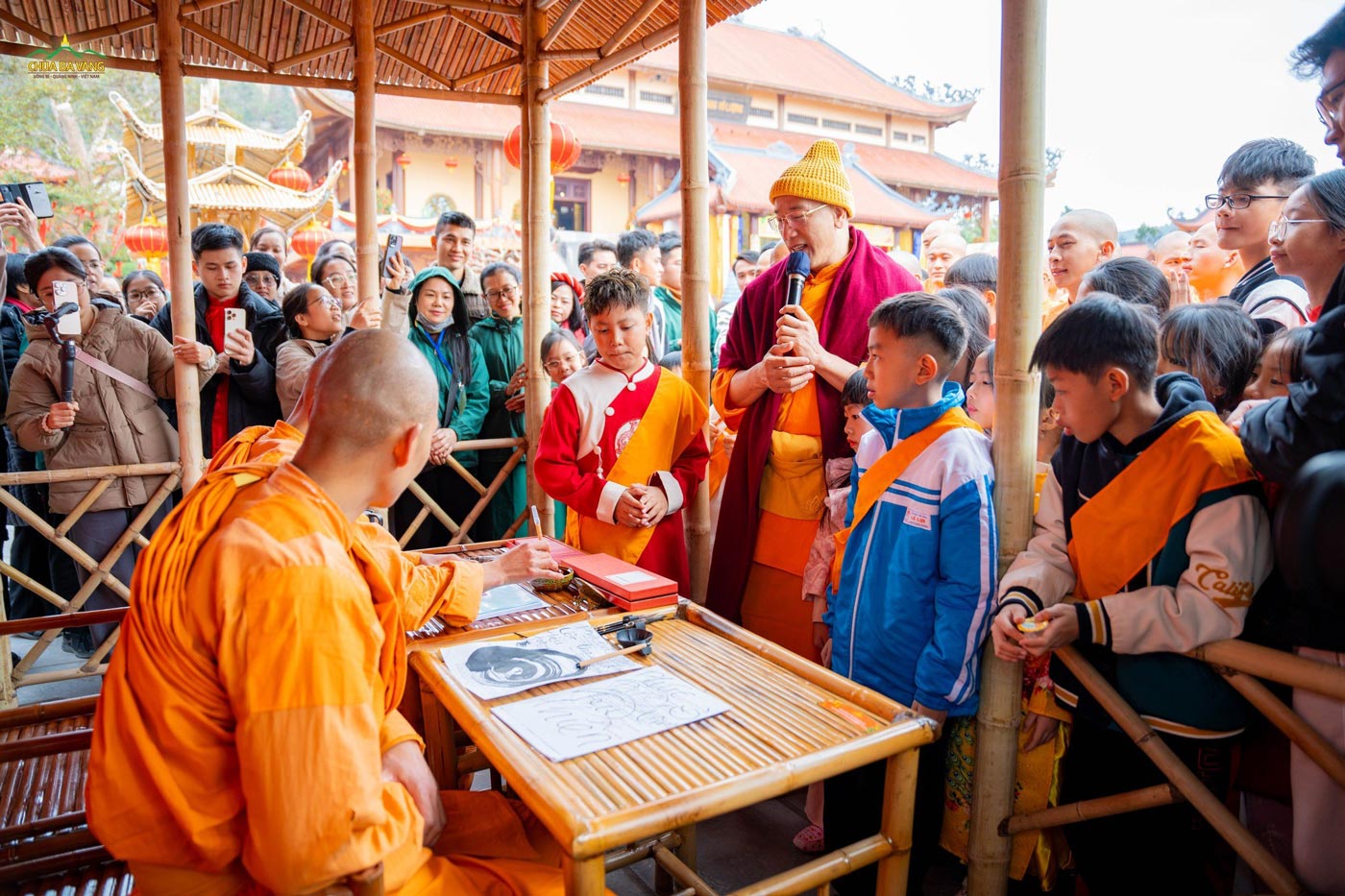 Xin chữ thư pháp ngày Tết là một trong những nét đẹp truyền thống lâu đời, bắt nguồn từ sự hiếu học, trọng chữ nghĩa, tri thức của ông cha ta ngày xưa