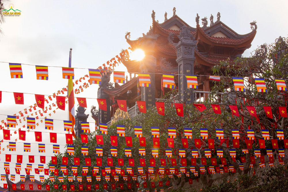 Trải qua bao thăng trầm cùng hàng nghìn năm lịch sử của đất nước, Phật giáo đã sớm hòa nhập vào đời sống xã hội, hòa đồng với cuộc sống, sinh hoạt, văn hóa, tín ngưỡng của Nhân dân và trở thành một tôn giáo gắn bó, đồng hành cùng dân tộc Việt Nam