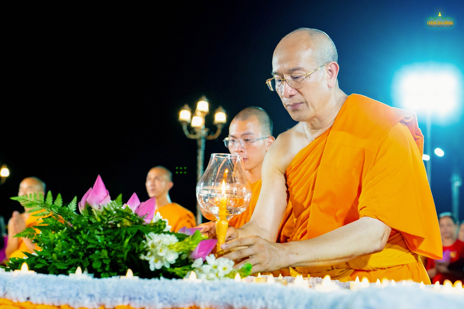Sư Phụ Thích Trúc Thái Minh đăng cúng dường Đức Phật đản sinh