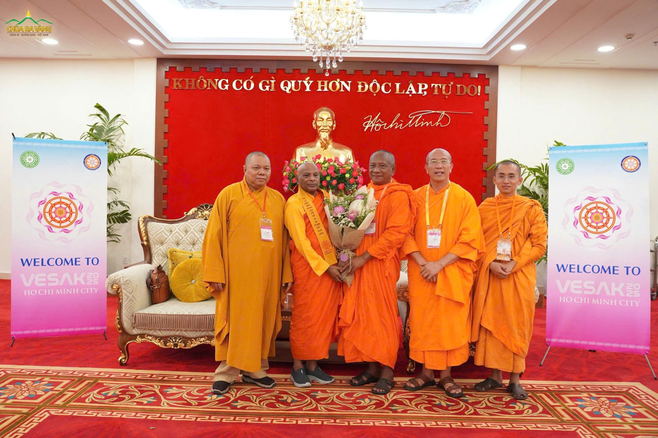 Trân trọng tiếp đón Hòa thượng Ven Dodamgoda Rewatha Thero - Tăng trưởng Hiệp hội Bồ Đề Đạo Tràng Ấn Độ và phái đoàn quang lâm đến Việt Nam, chính thức tham dự Đại lễ Vesak Liên Hợp Quốc 2025