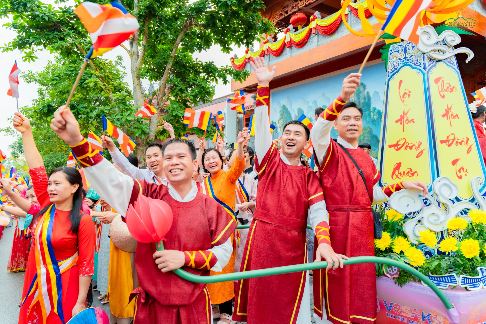 Vui thay Phật ra đời, Vui thay Pháp được giảng, Vui thay Tăng hòa hợp, Hòa hợp tu vui thay!