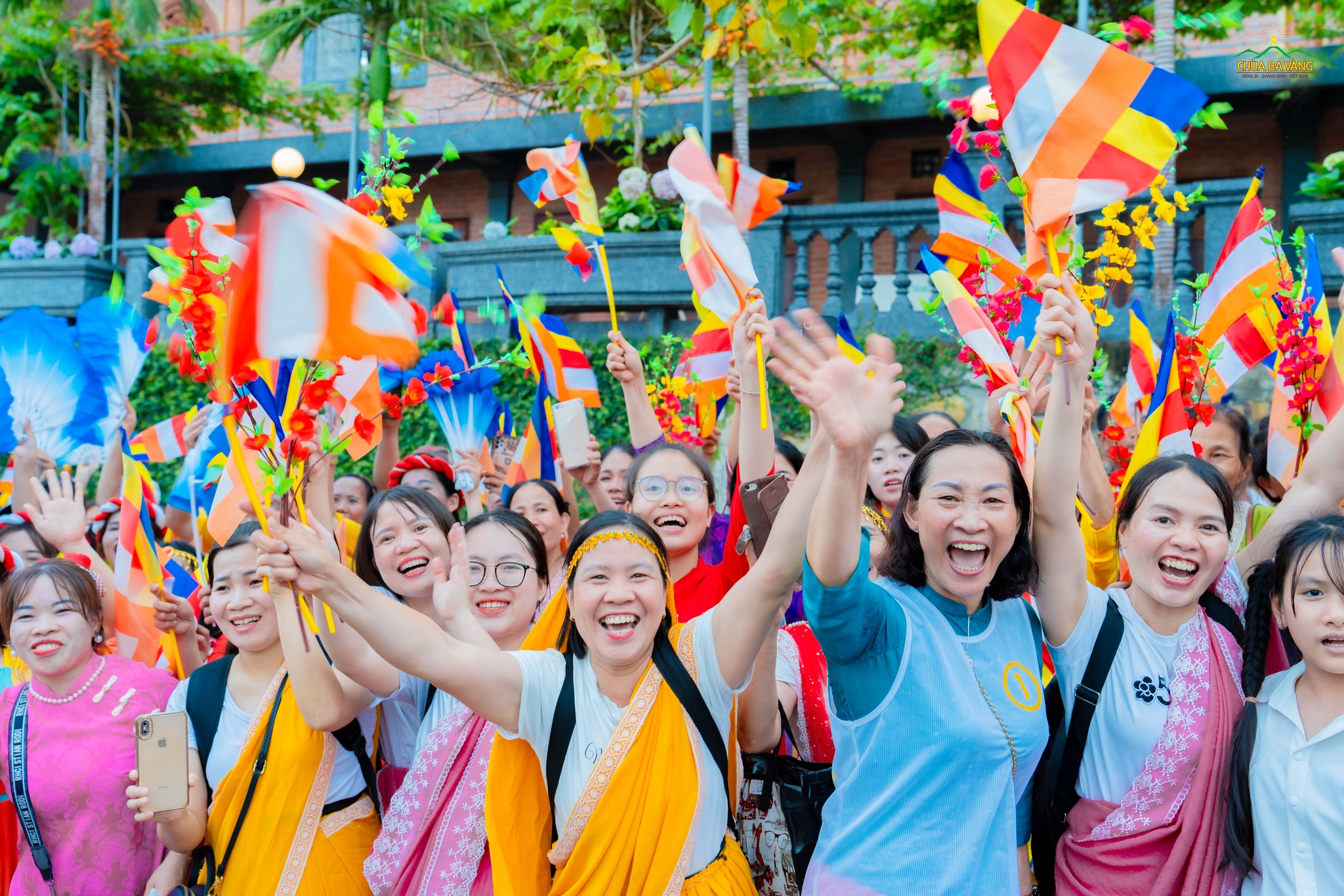 Phật tử kết xe hoa, Phật tử hát múa ca, Kính mừng ngày Đức Phật đản sinh