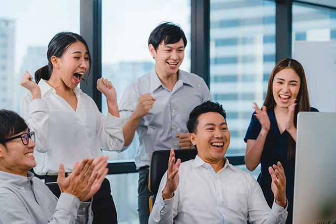 Thấy bạn thành công, chúng ta vui mừng cho bạn  