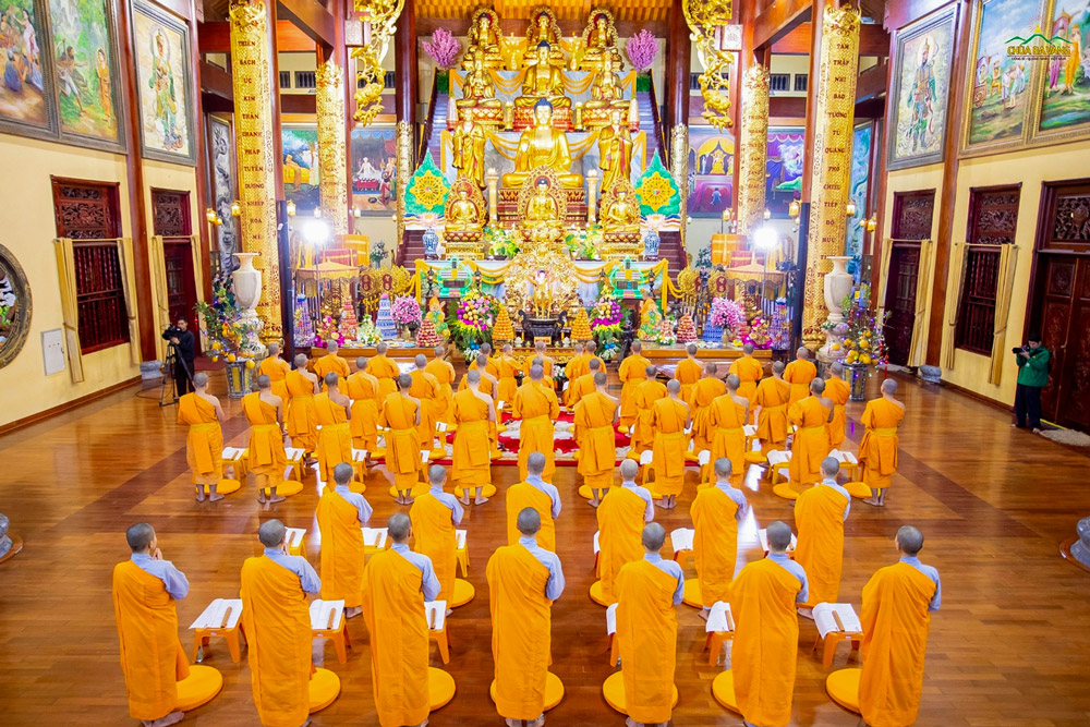 “Tam Bảo” là ba ngôi quý báu: Phật Bảo, Pháp Bảo, Tăng Bảo