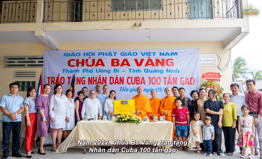 Năm 2022, tại tỉnh Tiền Giang, Sư Phụ Thích Trúc Thái Minh cùng chư Tăng chùa Ba Vàng đã có buổi gặp mặt với bà Ariadne Feo Labrada - Tổng lãnh sự quán Cuba. Tại đây, chùa Ba Vàng đã trao tặng 100 tấn gạo cho Nhân dân Cuba với hy vọng giúp bà con Nhân dân vượt qua khó khăn