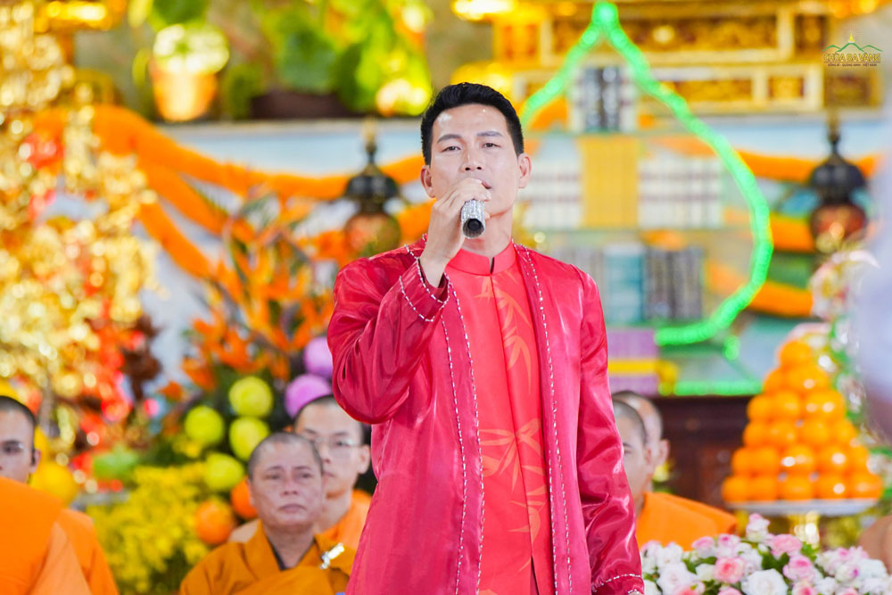 Nhân Lễ Vu Lan báo hiếu tại chùa Ba Vàng, ca sĩ Quách Beem đã dâng những khúc ca cúng dường lên Tam Bảo, chư Tôn đức cùng đại chúng, để mọi người được lắng lòng tri ân đến hai đấng sinh thành