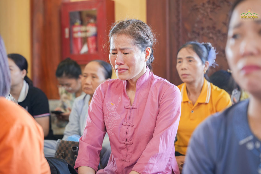 Những lời ca tiếng hát tri ân mẹ cha đã chạm đến trái tim của các Phật tử