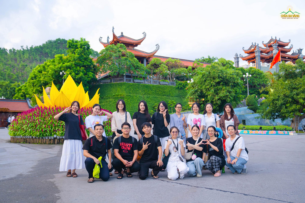 Xin chào! Chúng mình là các thành viên Khối Trường Chinh
