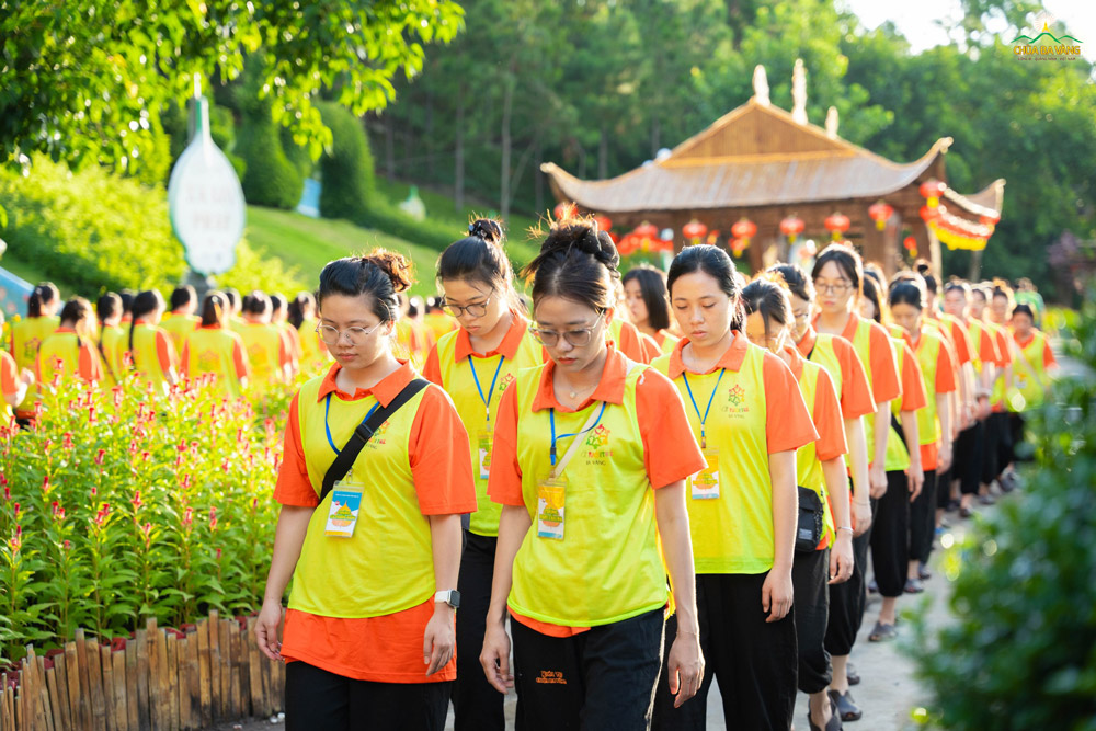 Nhìn không gian yên bình thế này, có bạn nào muốn trở về Nhà lớn khám phá vườn tâm với chúng mình trong những dịp tiếp theo không nhỉ?