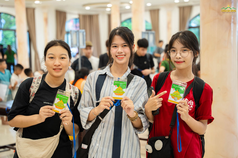 Xin chào! Chúng mình là các thành viên Chúng Xá Lợi Phất