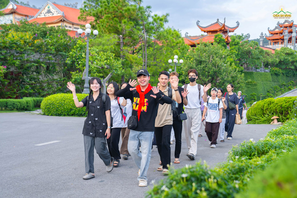 Say hi! Chúng mình đã có mặt ở Nhà lớn rồi nhé!