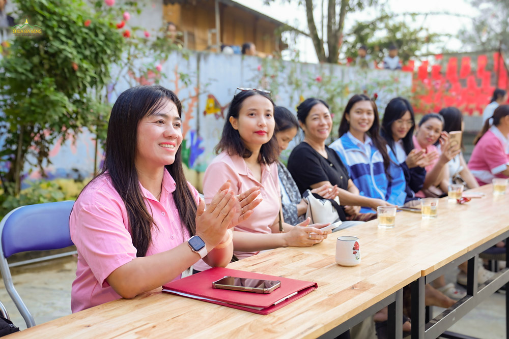 Cô Nguyễn Thị Quyên - Hiệu trưởng Trường Phổ thông dân tộc bán trú Tiểu học Tả Giàng Phìn