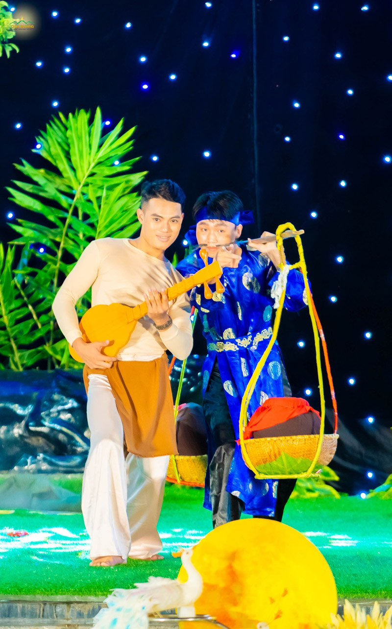 Các bạn nhỏ còn được gặp chàng trai Thạch Sanh và Lý Thông nữa nhé!