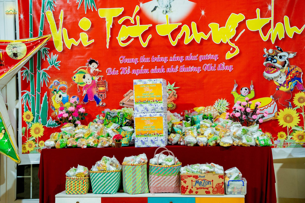 Những món quà ấm áp yêu thương tại chương trình