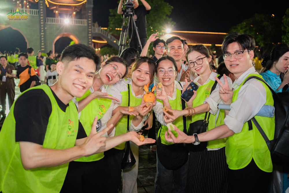 Cùng liên hoan phá cỗ với chúng mình nhé!