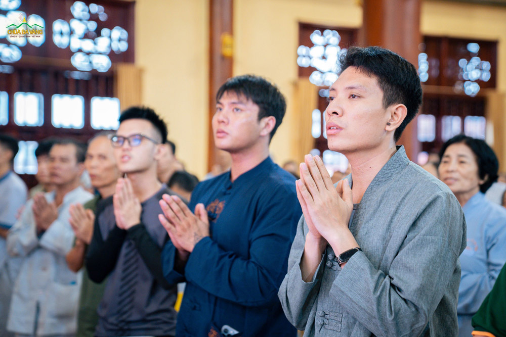 Quý Phật tử, Nhân dân hướng tâm theo nghi thức cúng Tổ