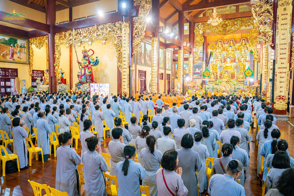 Đại lễ diễn ra trong không khí trang nghiêm, thanh tịnh