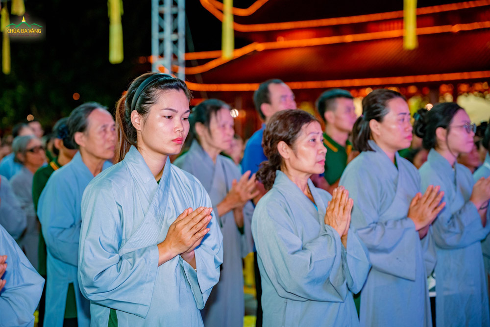 Các Phật tử hướng tâm tham gia nghi thức chẩn tế cầu siêu