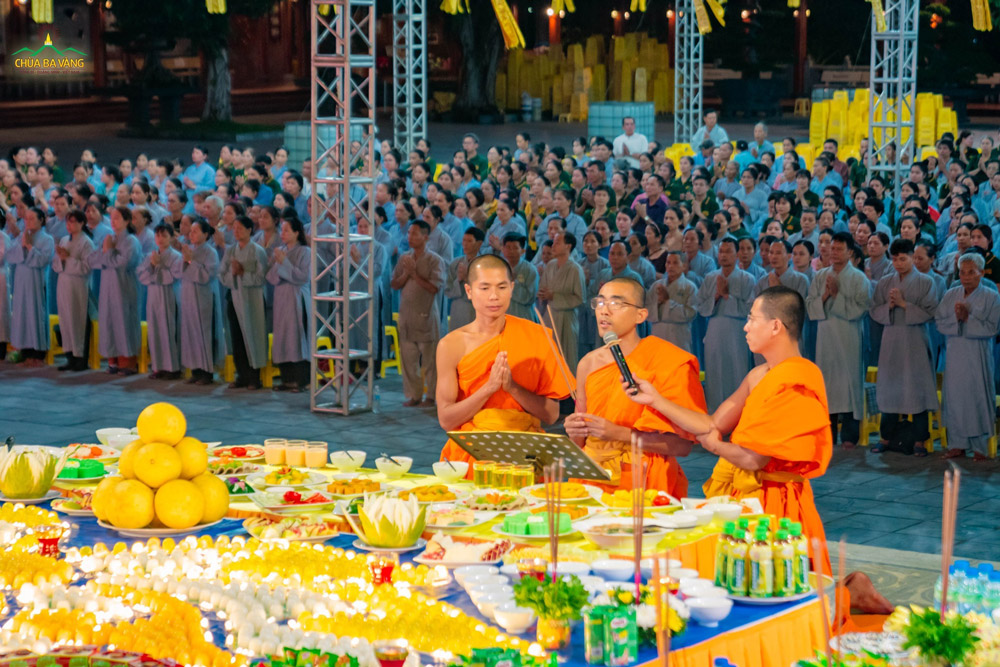 Thể theo lời thỉnh cầu của quý Phật tử, Nhân dân, trong 3 buổi tối diễn ra Pháp đàn, chư Tôn đức Tăng sẽ quang lâm tác lễ chẩn tế cầu siêu, phổ tế đến cho các chúng sinh trong cõi tâm linh mà các Phật tử, Nhân dân đã bạch thỉnh về Pháp đàn để được nghe kinh thính Pháp, sám hối tội lỗi và thọ hưởng vật thực từ đàn lễ thanh tịnh