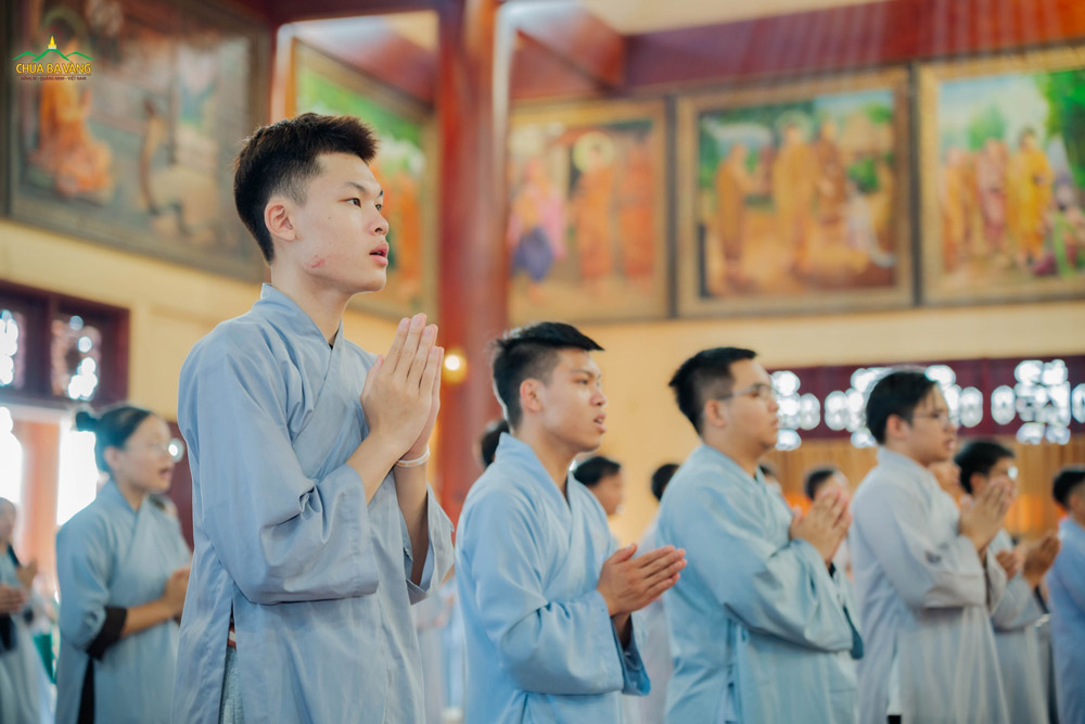 Các Phật tử hướng tâm tham gia lễ kết đàn