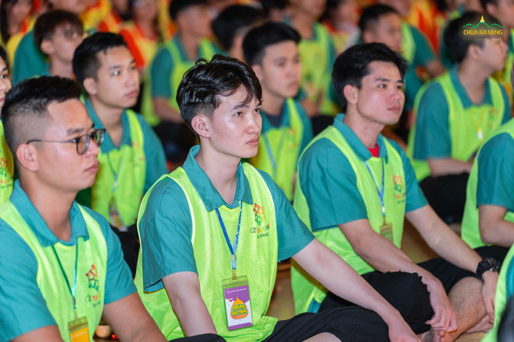 Các bạn cùng lắng nghe những chia sẻ, tâm sự mùa tri ân