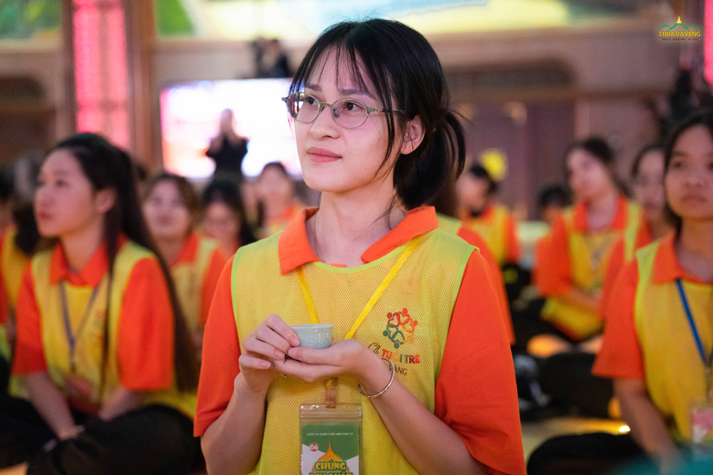 Một buổi trà nhỏ nhưng cũng đủ để các bạn nhìn lại, lắng lòng và khơi dậy lòng biết ơn.