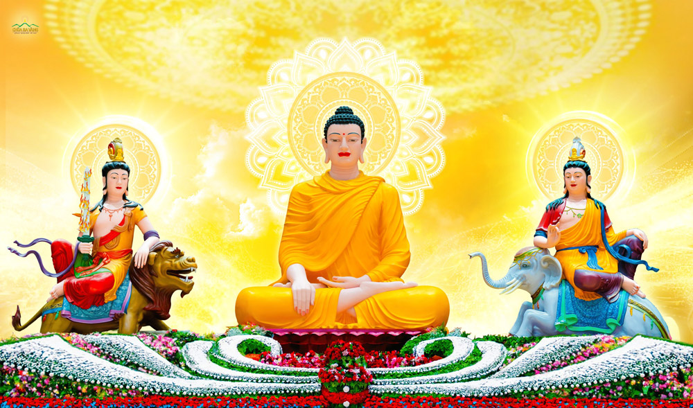 Tôn tượng Ngài Phổ Hiền Bồ Tát (ngoài cùng, bên phải)  