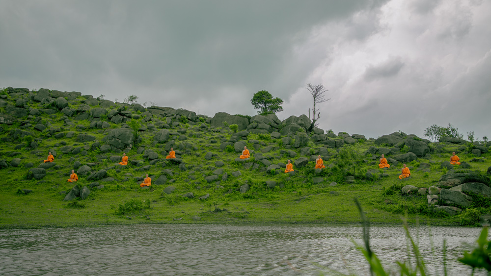 Chư Tăng là những vị sẽ thừa kế giáo Pháp của Đức Phật, có trách nhiệm gìn giữ và hoằng truyền giáo Pháp được thịnh mãn lâu dài  