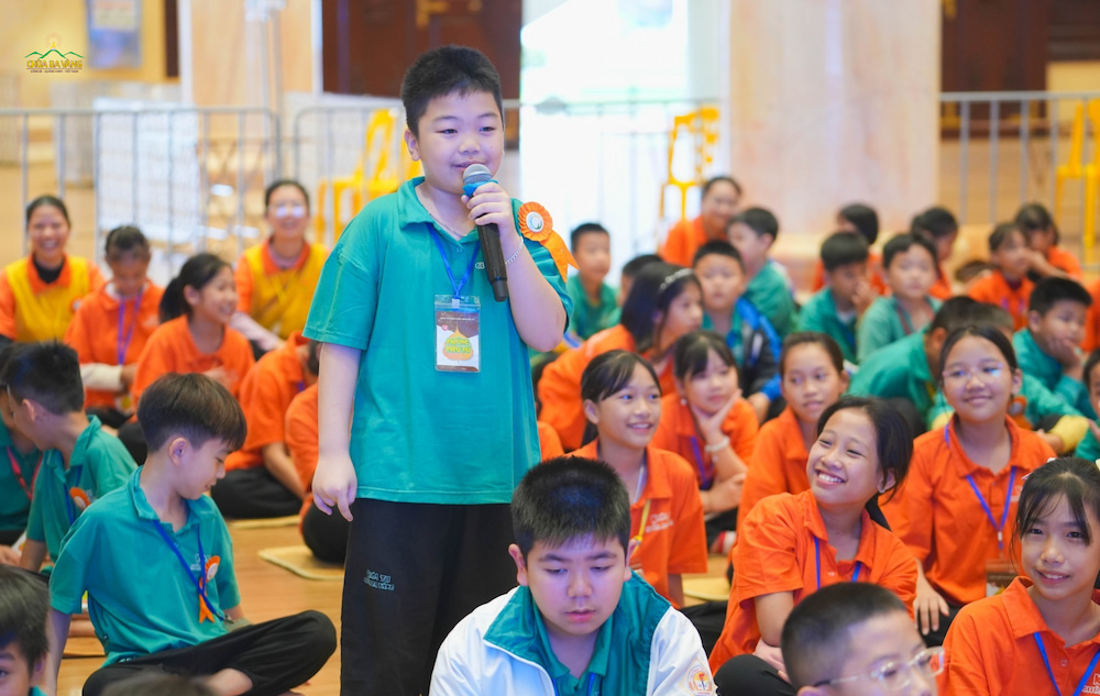 Bạn khóa sinh phát biểu suy nghĩ của mình về câu chuyện nhân quả