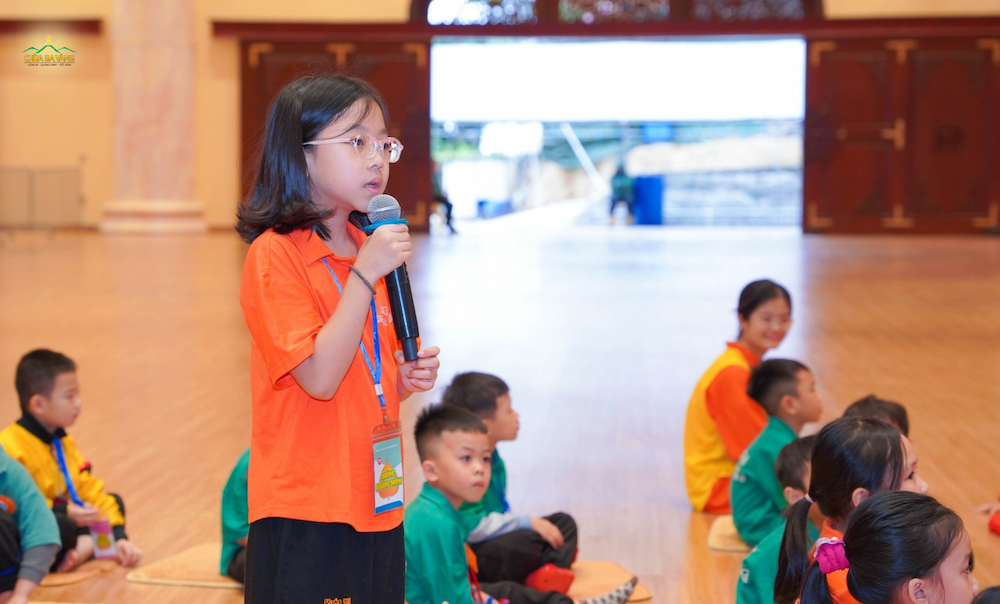 Trong buổi chia sẻ, các bạn khóa sinh đã sôi nổi phát biểu suy nghĩ của mình