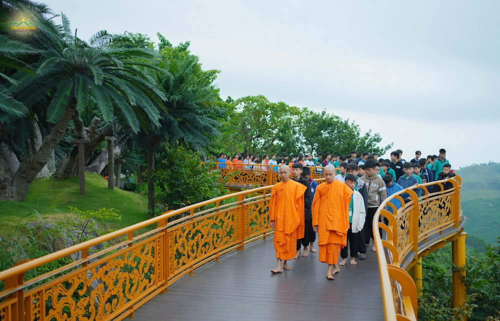 la-hau-la-thien-hanh (1)