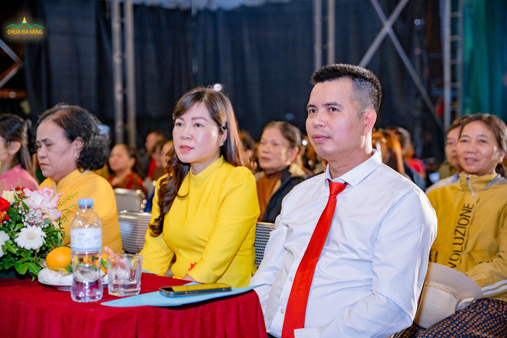 Ông Hà Ngọc Sơn - Trưởng khu phố Quang Trung 5A tham dự chương trình, chung vui với bà con khu phố