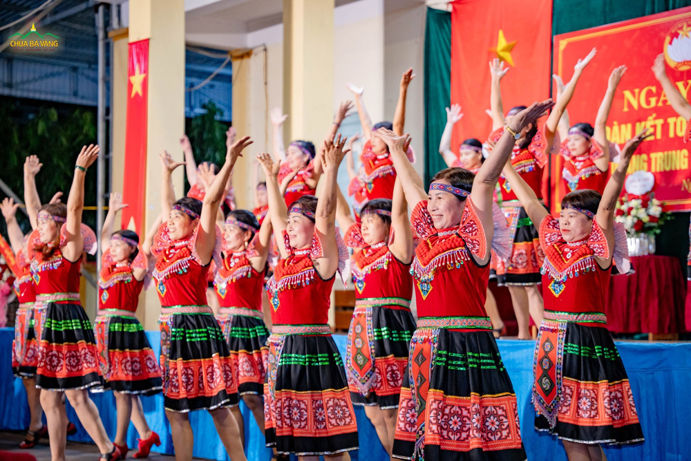 Các tiết mục văn nghệ đặc sắc trong Ngày hội Đại đoàn kết toàn dân tộc tại khu phố 5A