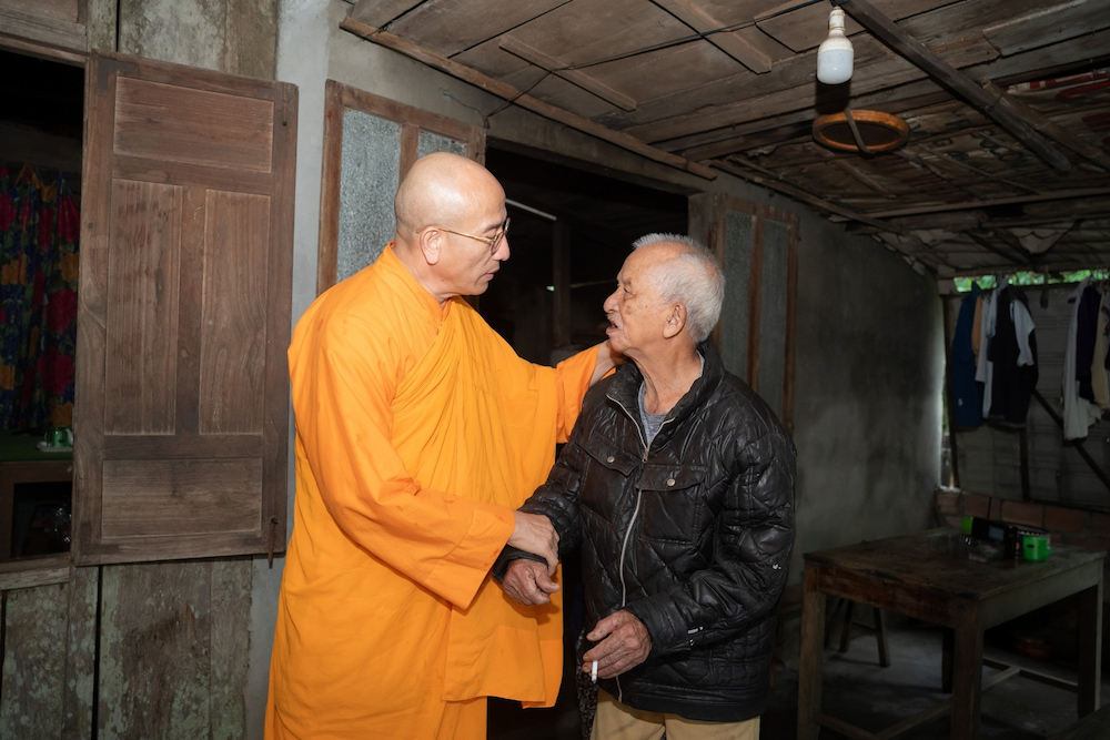 chua-ba-vang-tu-thien-mien-trung (10)