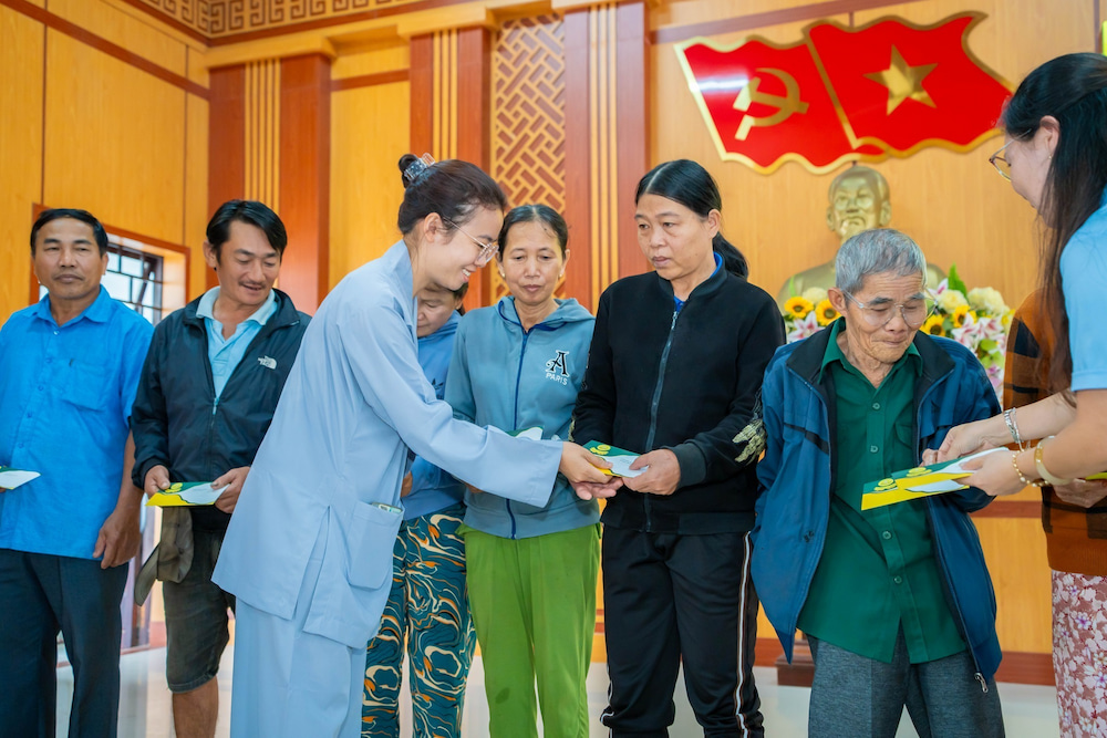 chua-ba-vang-tu-thien-mien-trung (14)