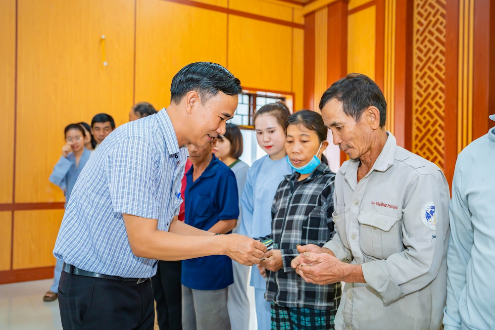 chua-ba-vang-tu-thien-mien-trung (26)