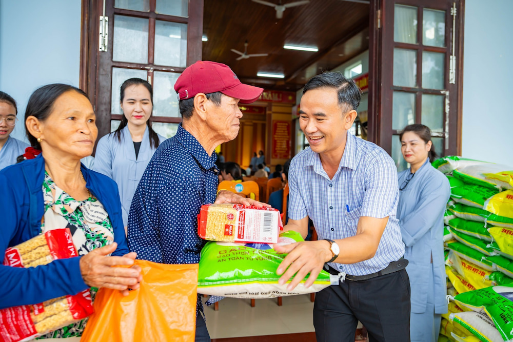 chua-ba-vang-tu-thien-mien-trung (33)