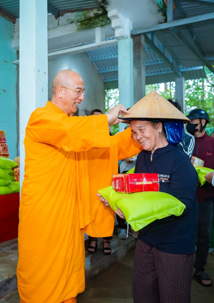 chua-ba-vang-tu-thien-mien-trung (4)