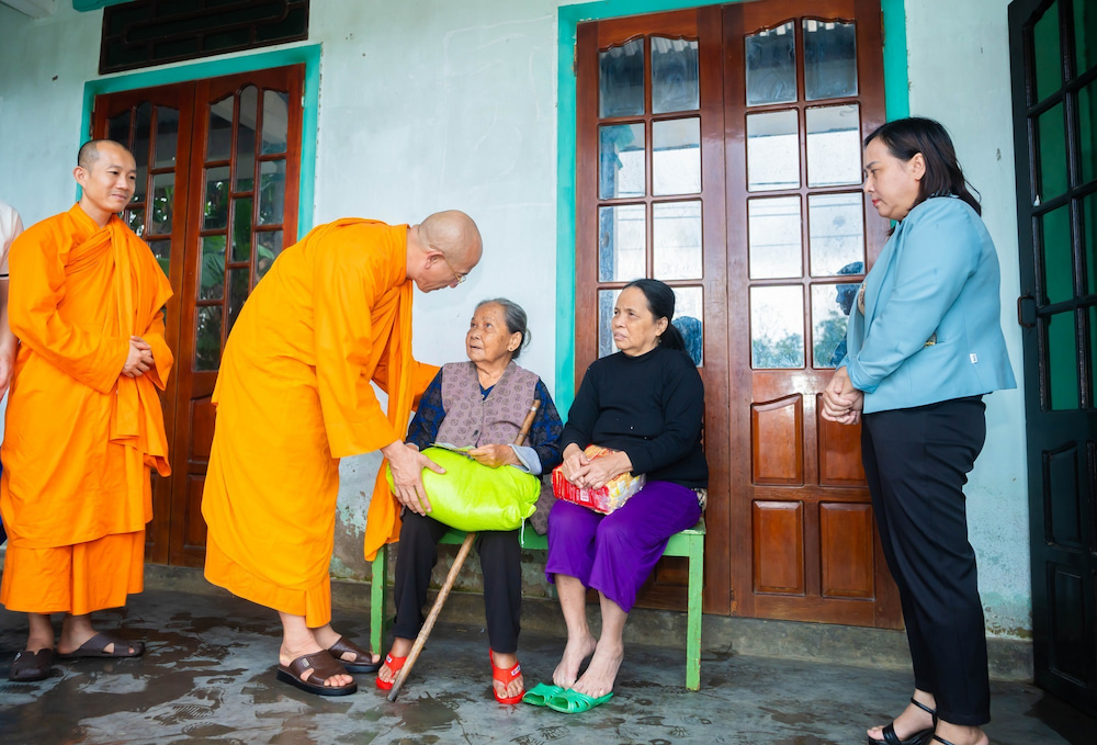 chua-ba-vang-tu-thien-mien-trung (9)