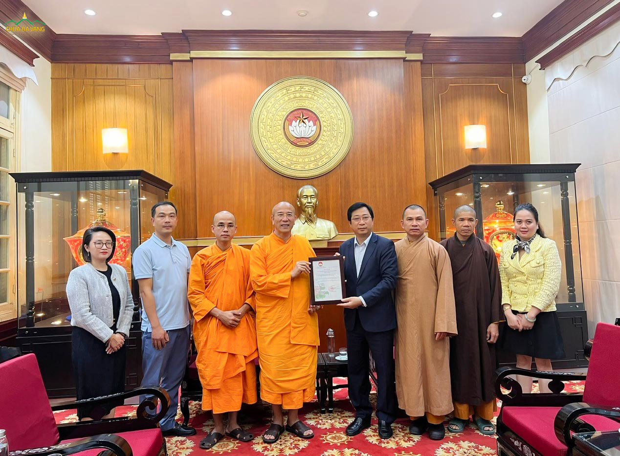 Chùa Ba Vàng nhận thư cảm ơn từ Ủy ban Trung ương Mặt trận Tổ quốc Việt Nam