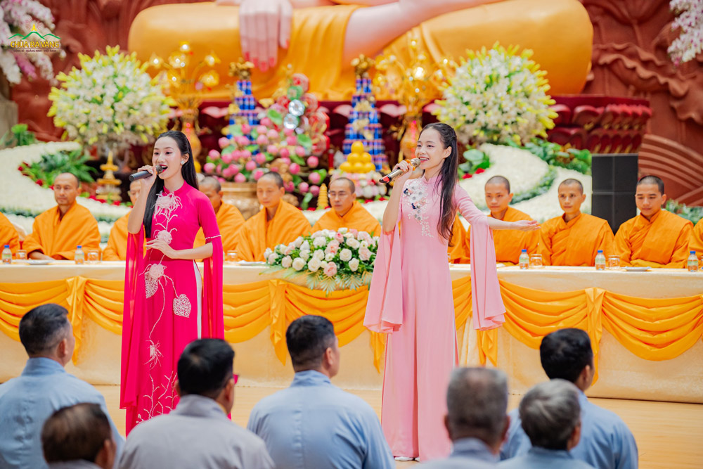 Những khúc ca kính mừng sự đản sinh cao quý của Đức Phật hoàng Trần Nhân Tông được dâng lên bằng tất cả lòng thành kính của người con Phật