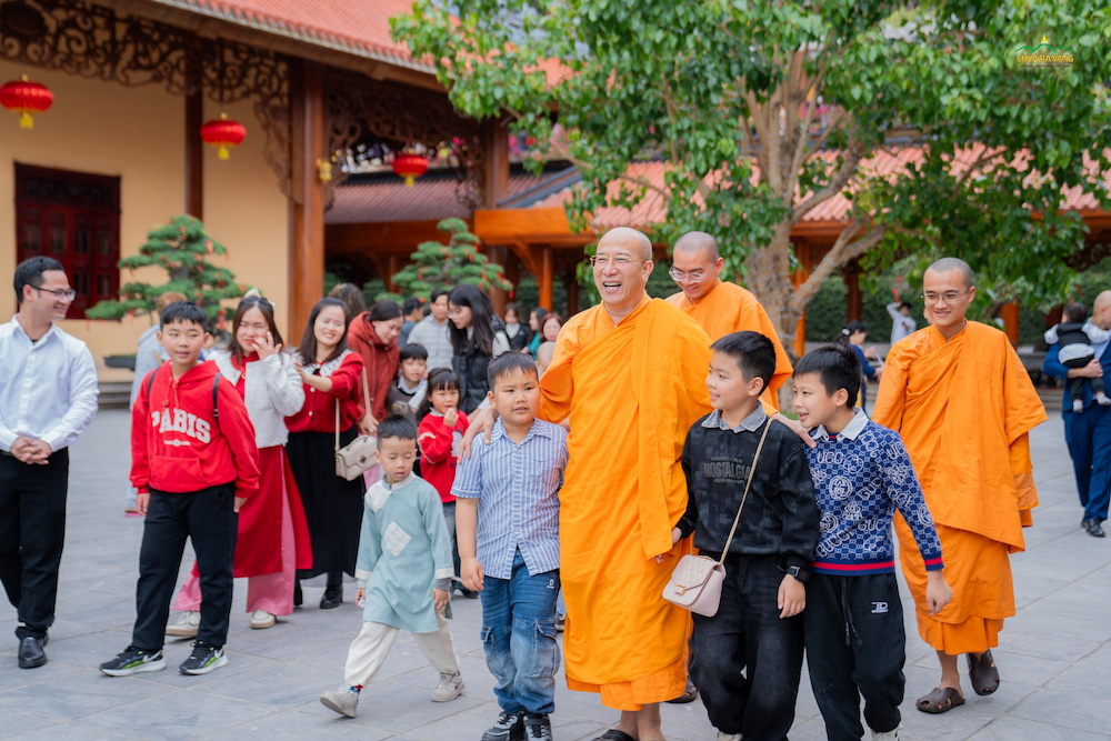 Ưa gần người hiền thiện thì sẽ trở thành con người lương thiện, tốt đẹp