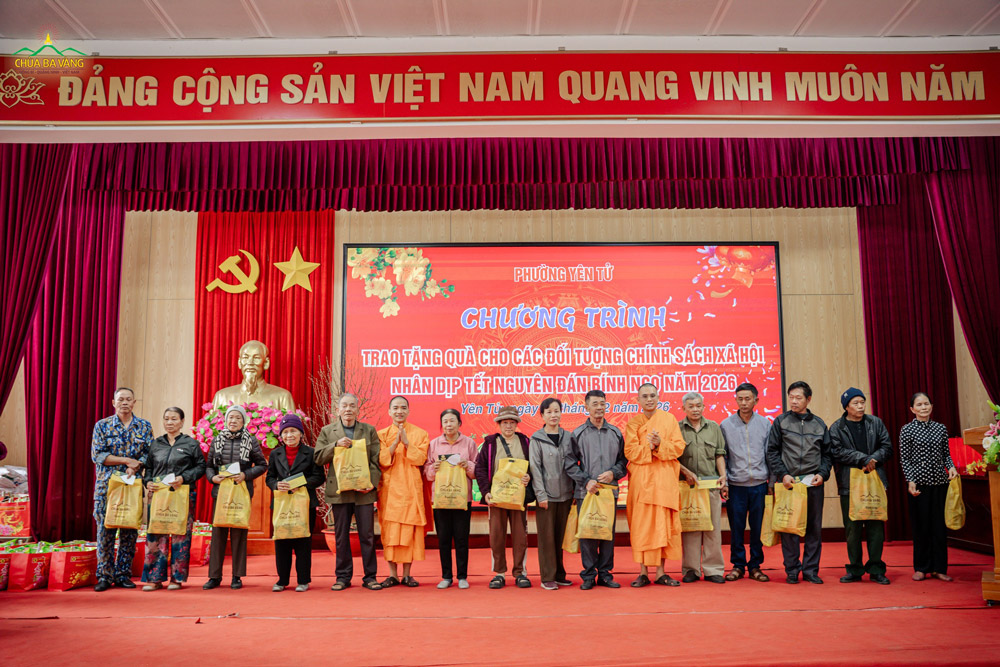 Chùa Ba Vàng trao tặng quà Tết đến các hộ gia đình có hoàn cảnh đặc biệt trên địa bàn phường Yên Tử, tỉnh Quảng Ninh nhân dịp Tết Nguyên đán Bính Ngọ 2026