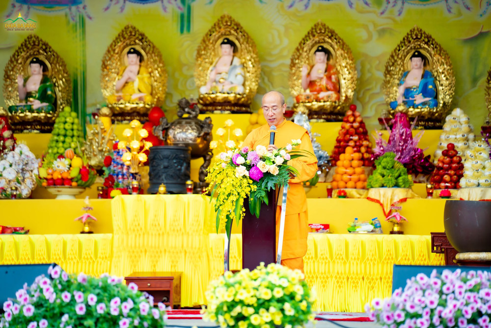 Sư Phụ Thích Trúc Thái Minh phát biểu trong chương trình